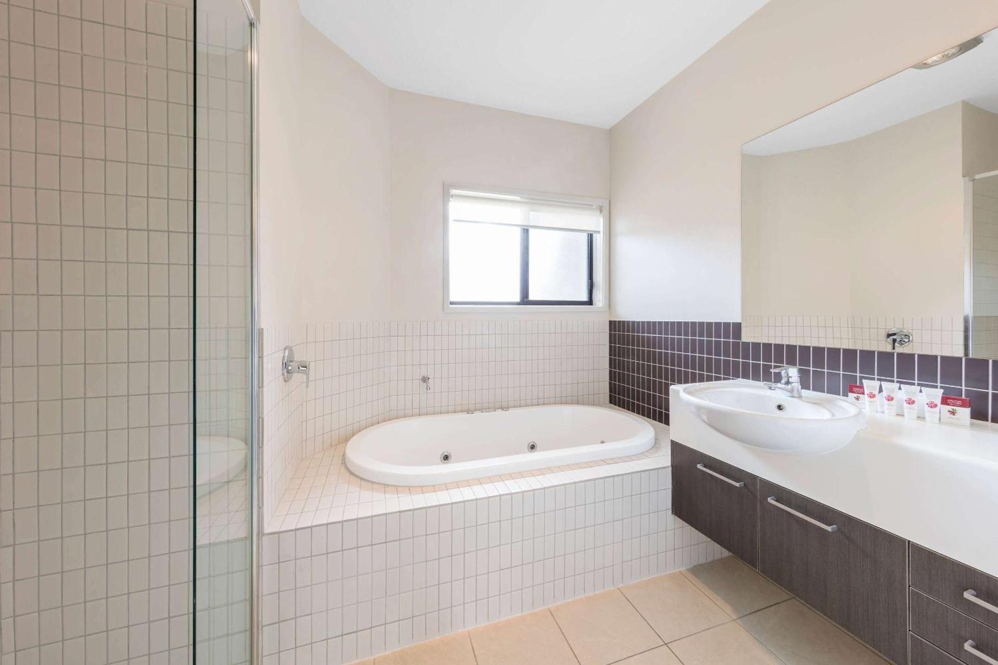 Club Wyndham Seven Mile Beach, Trademark Collection By Wyndham Cambridge Экстерьер фото